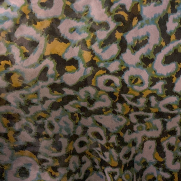 Sheer overlay multicolored abstract cheetah print - Picture 2 of 3